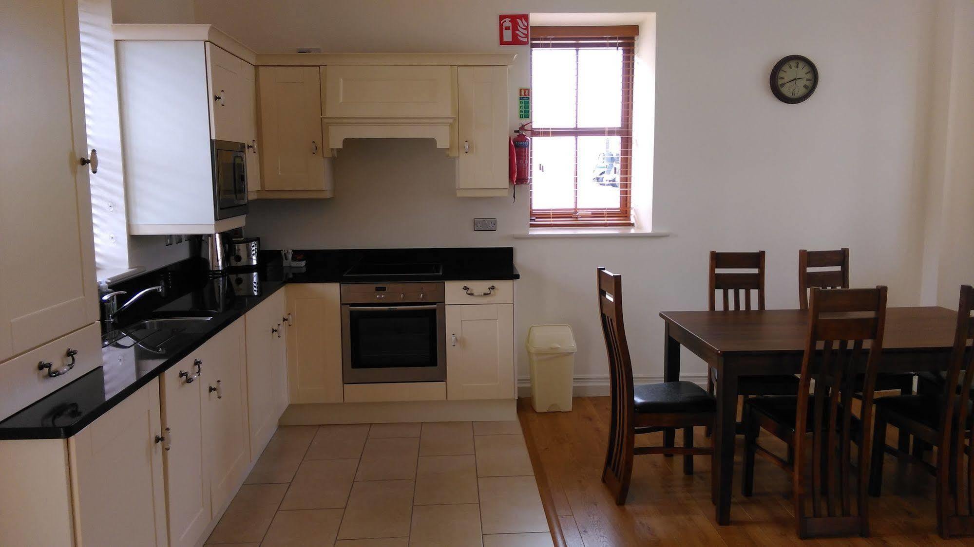 New Forest Estate Lodges Tyrrellspass Luaran gambar